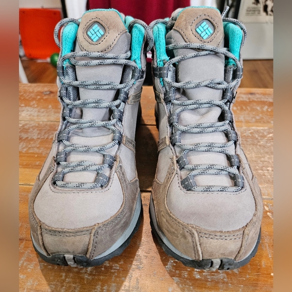Women's Colombia Outdoor Boots - Picture 8 of 8